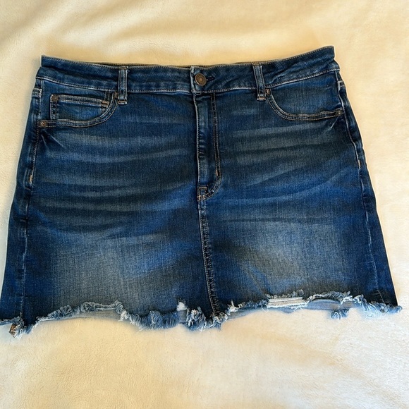 American Eagle Jean Skirt - Picture 1 of 4